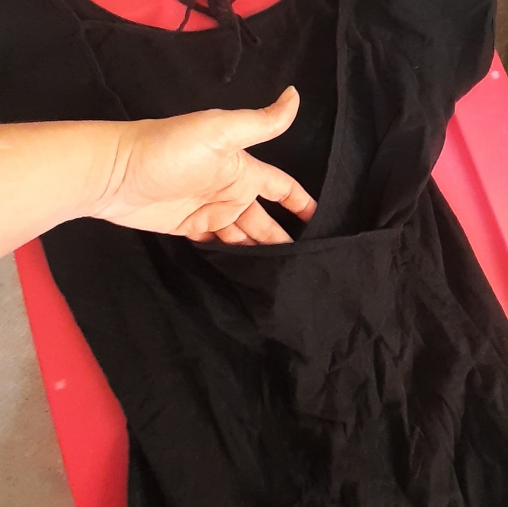 Black top - Picture 2 of 4